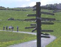 Randonneurs sur le Causse Méjean